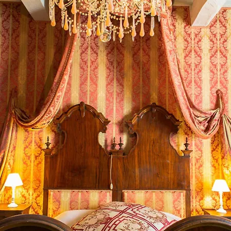 D'hotes Dans Maison De Maitre A 5 Min Du Centre De Bed & Breakfast